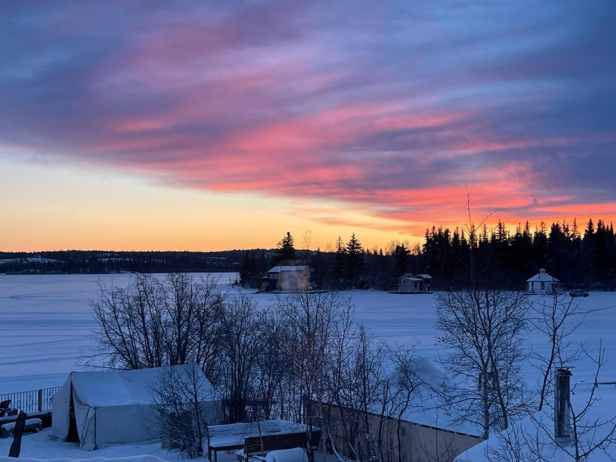 Aurora Bayside Inn Yellowknife Exterior foto