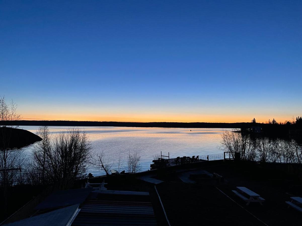 Aurora Bayside Inn Yellowknife Exterior foto