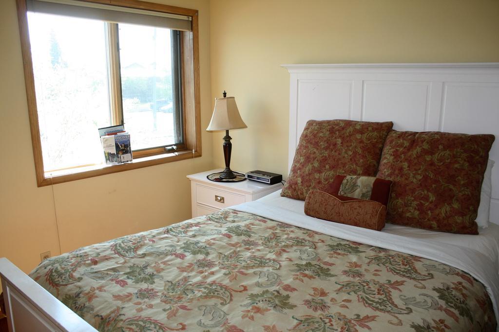 Aurora Bayside Inn Yellowknife Zimmer foto