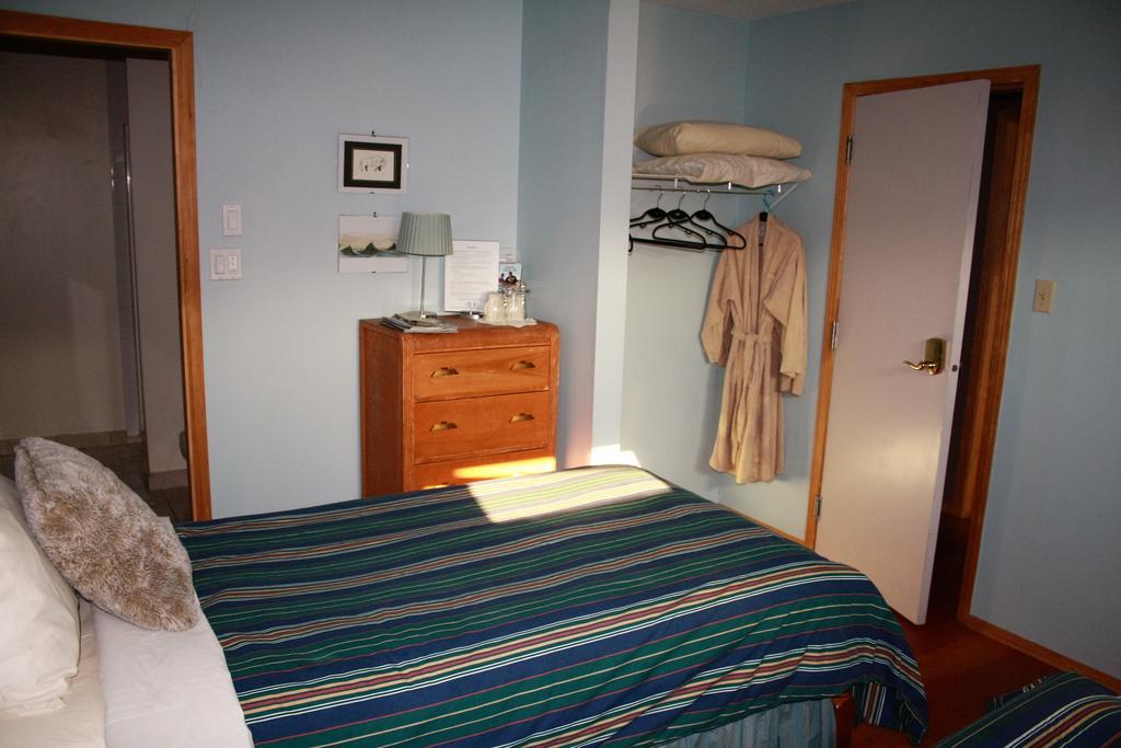 Aurora Bayside Inn Yellowknife Zimmer foto