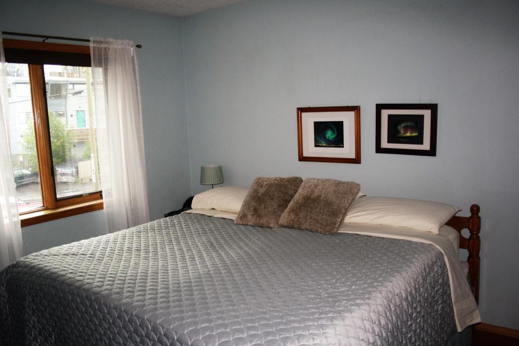 Aurora Bayside Inn Yellowknife Zimmer foto
