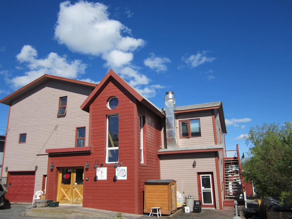 Aurora Bayside Inn Yellowknife Exterior foto